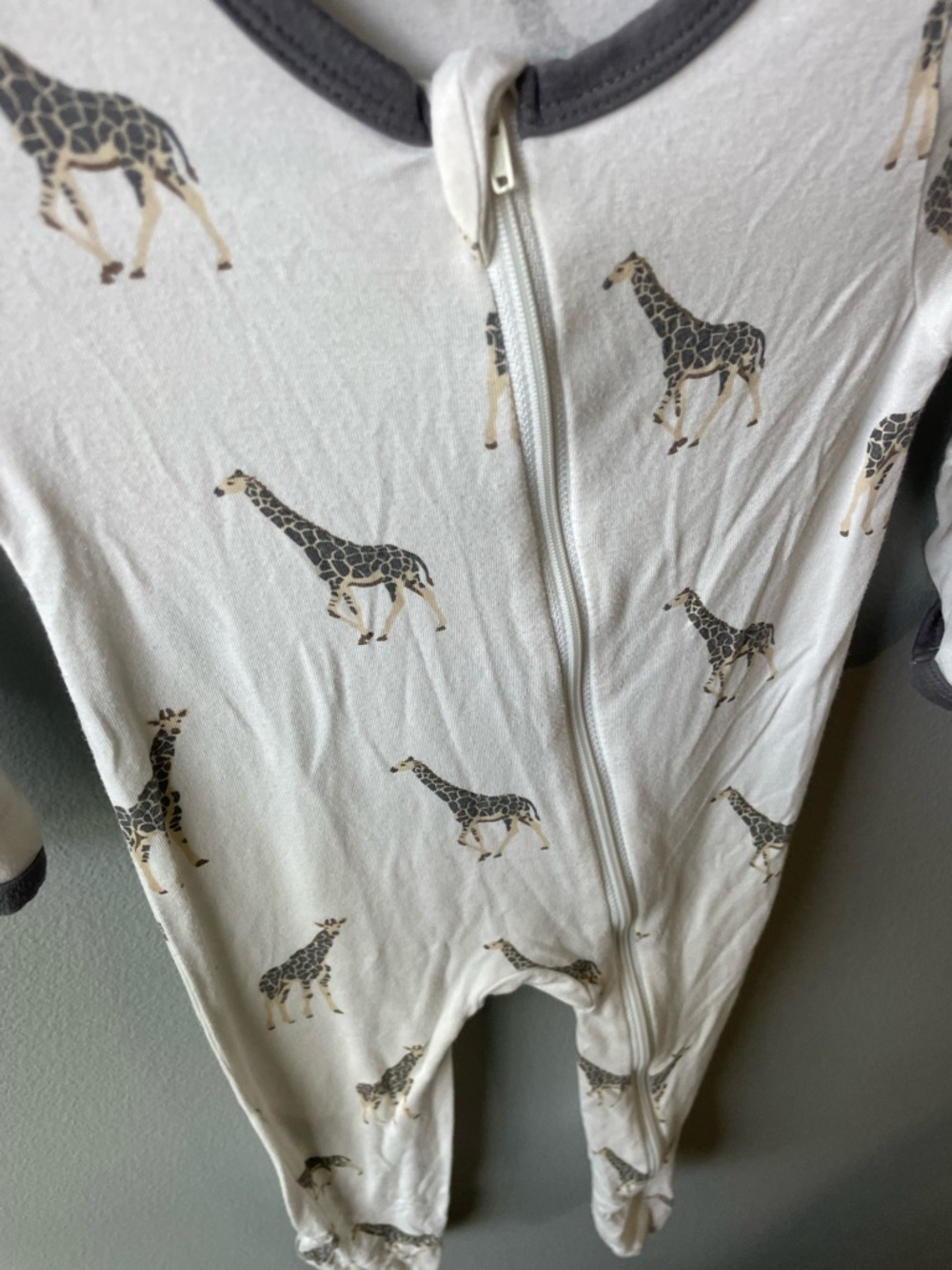 Kyte Baby Giraffe Print Neutral Bamboo Sleeper - Picture 2 of 8